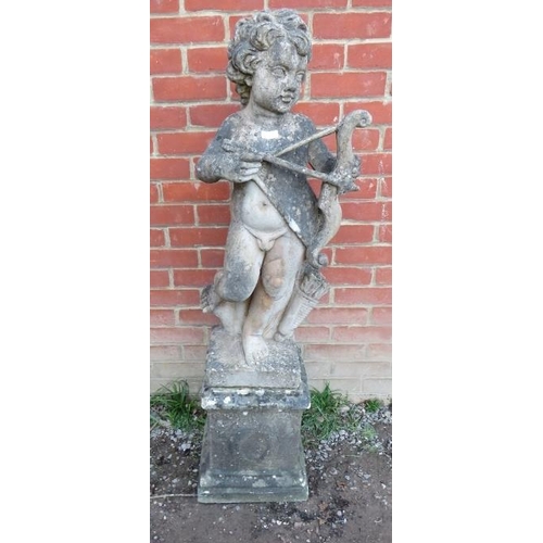 870 - A nicely weathered reconstituted garden ornament in the form of cupid.
Condition report: No issues.
... 