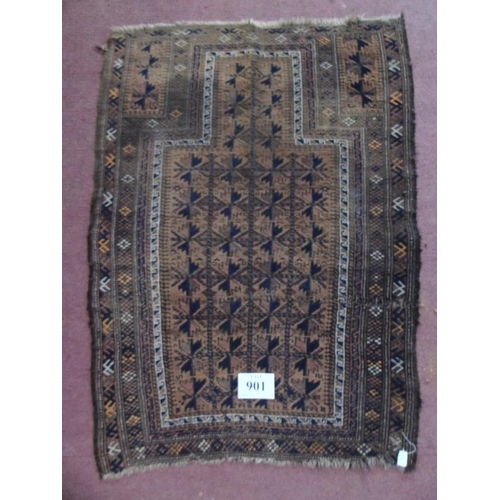 901 - A late 19th Century to early 20th Century Persian rug, 140cm x 100cm. 
Condition report: Some repair... 