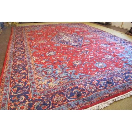 905 - A superb Sarough carpet with central blue diamond motif on a red ground in excellent condition. 340c... 