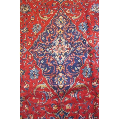 905 - A superb Sarough carpet with central blue diamond motif on a red ground in excellent condition. 340c... 