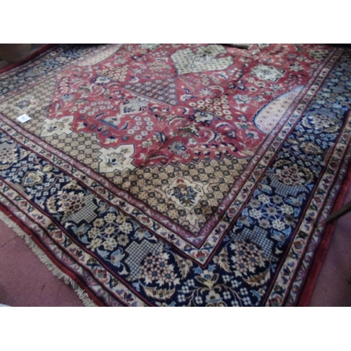 913 - A superb quality Isfahan carpet (Isfahan is a city in central Iran), beautiful design. 4.10 x 3.00.
... 