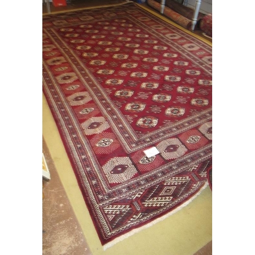 919 - A fine Turkoman carpet with repeat central pattern on burgundy ground. 3.90 x 2.50
Condition report:... 