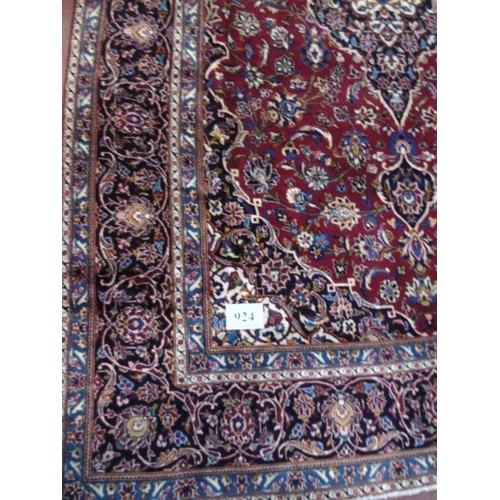 924 - A fine Persian Kashan carpet. 3.50x2.18
Condition report: In very good condition.