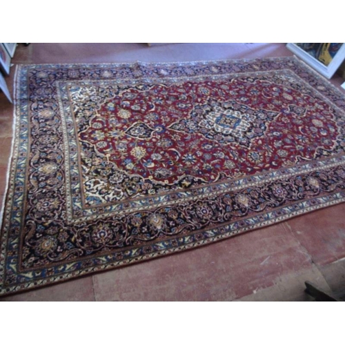 924 - A fine Persian Kashan carpet. 3.50x2.18
Condition report: In very good condition.