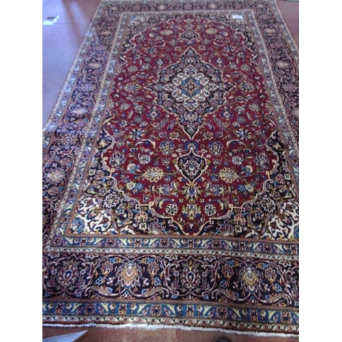 924 - A fine Persian Kashan carpet. 3.50x2.18
Condition report: In very good condition.