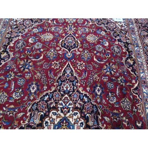 924 - A fine Persian Kashan carpet. 3.50x2.18
Condition report: In very good condition.