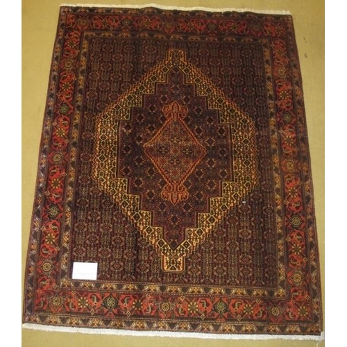 927 - A Bijar rug. 160 x 125.
Condition report: Good clean condition.