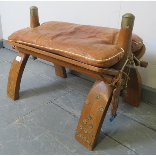 773 - A vintage camel stool with loose seat cushion upholstered in tan leather.
Condition report: Minor ma... 