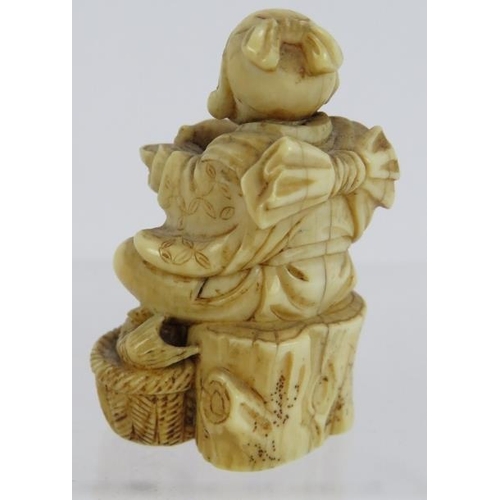 14 - A finely carved Japanese ivory Netsuke, Meiji period of a fisherman sitting on a log.  Height: 4.5cm... 