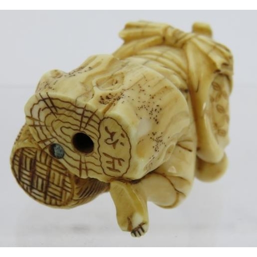 14 - A finely carved Japanese ivory Netsuke, Meiji period of a fisherman sitting on a log.  Height: 4.5cm... 