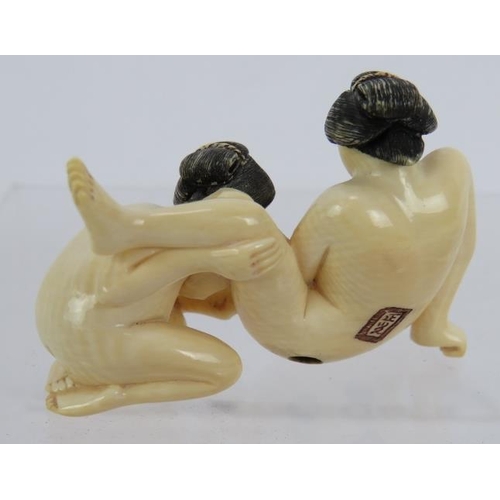 23 - A finely carved erotic Japanese ivory Netsuke, early 2th century, featuring two females. Height: 3.5... 