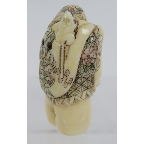 26 - A finely carved Japanese ivory Netsuke, Meiji period, of a traveller with a rat on his back. Height:... 