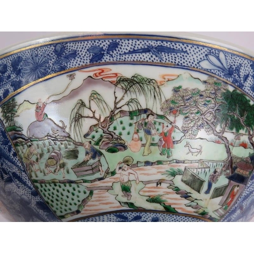 48 - A large Chinese porcelain bowl decorated in the Famille Verte style with enamelled panels depicting ... 