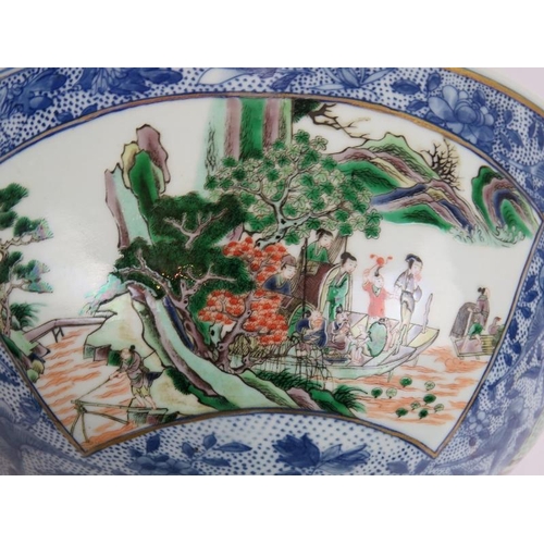 48 - A large Chinese porcelain bowl decorated in the Famille Verte style with enamelled panels depicting ... 