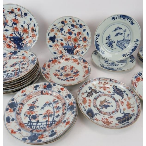 52 - 19 various 18th century Chinese porcelain plates decorated in blue & white or Imari colours, plus th... 