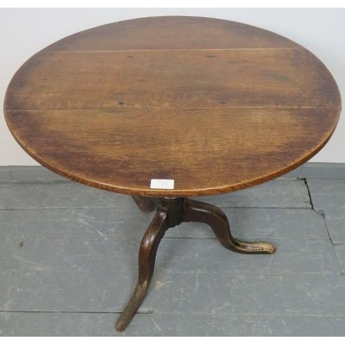 735 - A Georgian oak circular wine table, on turned pedestal with outswept tripod base. 
Condition report:... 