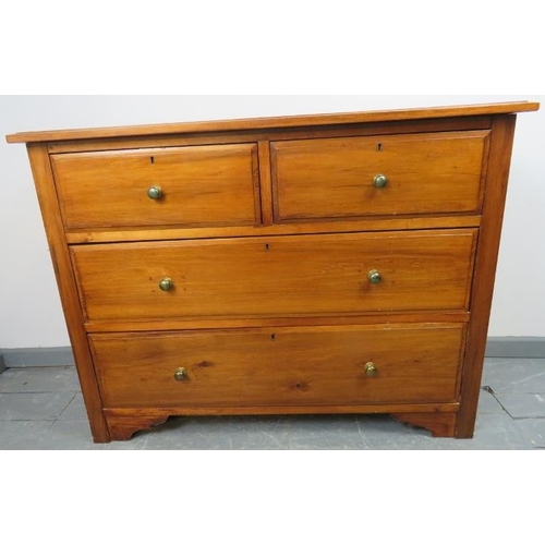 768 - An Edwardian walnut chest of two short over two long graduated drawers, on bracket feet.
Condition r... 