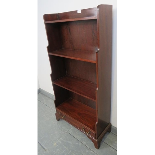 802 - An Edwardian Georgian Revival mahogany waterfall open bookcase of four shelves, having one long cock... 