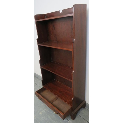 802 - An Edwardian Georgian Revival mahogany waterfall open bookcase of four shelves, having one long cock... 