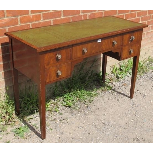 811 - An Edwardian mahogany writing desk, with inset green leather top, housing a configuration of one lon... 