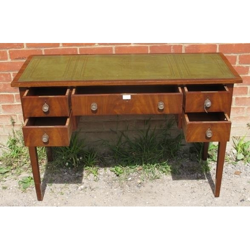 811 - An Edwardian mahogany writing desk, with inset green leather top, housing a configuration of one lon... 