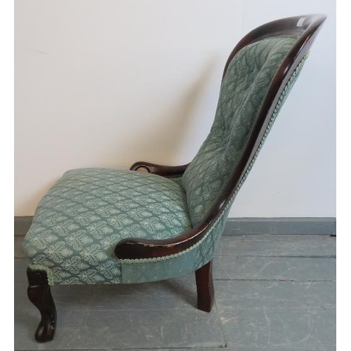 829 - A Victorian mahogany spoonback nursing chair, upholstered in a blue brocade buttoned material, on ho... 