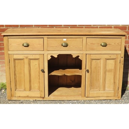 844 - An antique stripped pine ‘dog kennel’ highback kitchen dresser, with plate rack shelving over a side... 