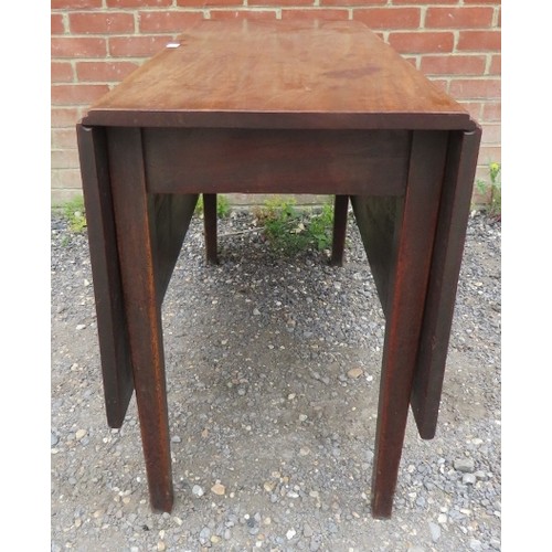 873 - A Georgian mahogany drop leaf cottage dining table, on tapering square supports. 
Condition report: ... 