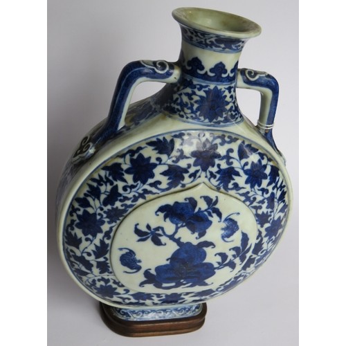 30 - An antique Chinese porcelain Ming style moon flask with Ruyi-head handles, peach and bat decoration ... 