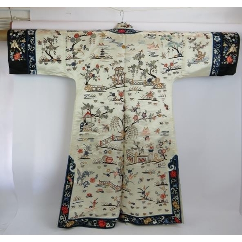 105 - A vintage Chinese silk Kimono style robe, hand embroidered and fully lined. Brought back from China ... 