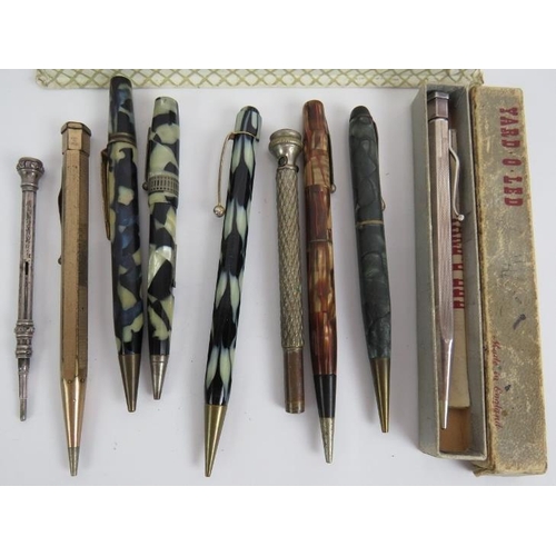 115A - A collection of vintage propelling pencils including a boxed Eversharp set, boxed Yardo-led pencil, ... 