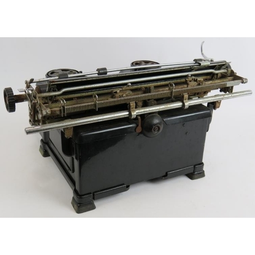 116 - A vintage Royal typewriter circa 1930s.
Condition report: Age related wear, untested.