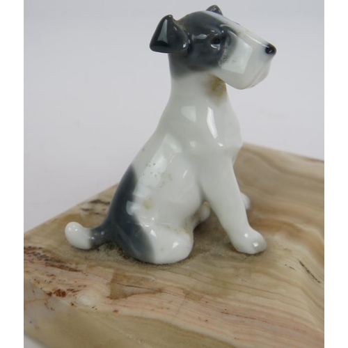 218 - An Art Deco style onyx ashtray with porcelain terrier mount. 15cm x 10cm.
Condition report: No issue... 