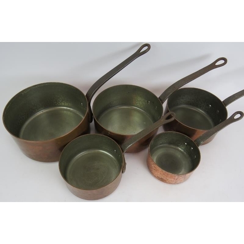 26 - A set of five heavy copper saucepans with rivetted iron handles. Largest 20cm diameter. (5).
Conditi... 