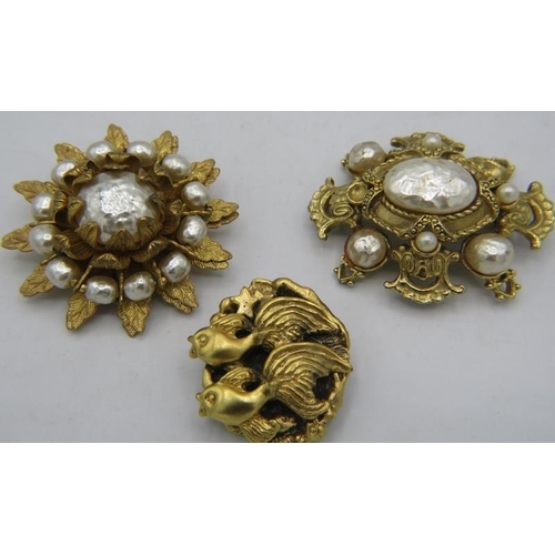 379 - A Miriam Haskell yellow metal & simulated pearl brooch, one other similar and a Tortolani yellow met... 