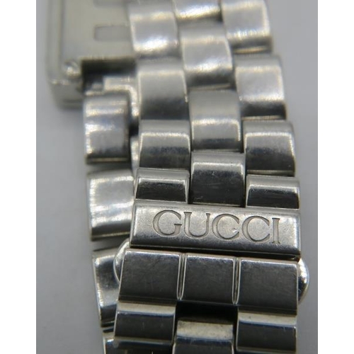 388 - A Gucci wristwatch with steel strap.
Condition report: Some surface wear.