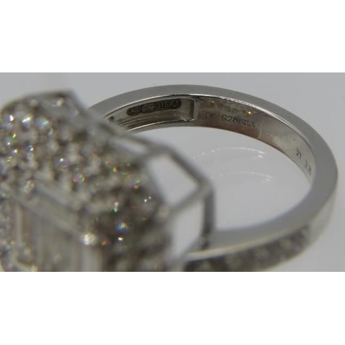 411 - A large stylish 9ct white gold round brilliant cut & baguette cut diamond ring with diamonds set to ... 