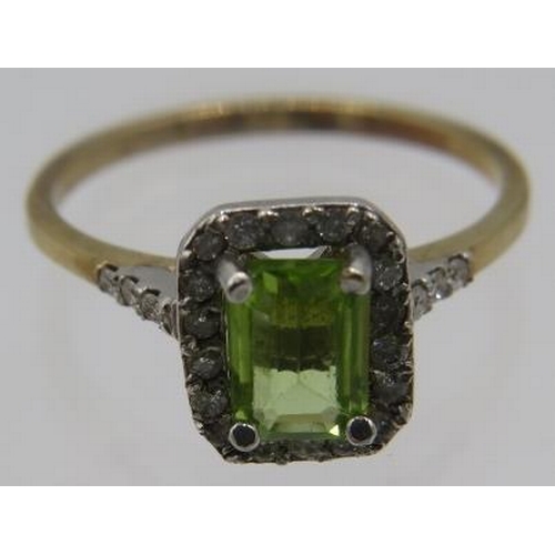 414 - A 9ct white & yellow gold emerald cut peridot & round cut diamond cluster ring, size P. Peridot appr... 