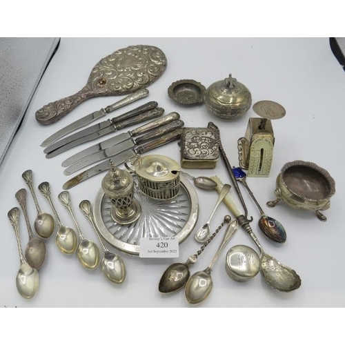 420 - A large collection of mainly assorted silver to include a set of six silver coffee spoons, Sheffield... 