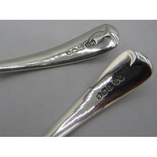 476 - A pair of silver sauce ladles, Sheffield 1948, Hukins & Heath. Approx weight 2 troy oz/64 grams.
Con... 