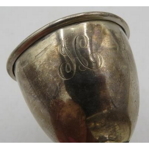 498 - A silver egg cup on a fixed stand, Birmingham 1926, weighted base, monogrammed.
Condition report: So... 