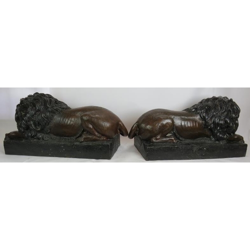 5 - Imposing pair of bronze Chatsworth style lions, hollow cast in patinated bronze. Length 80cm. Height... 