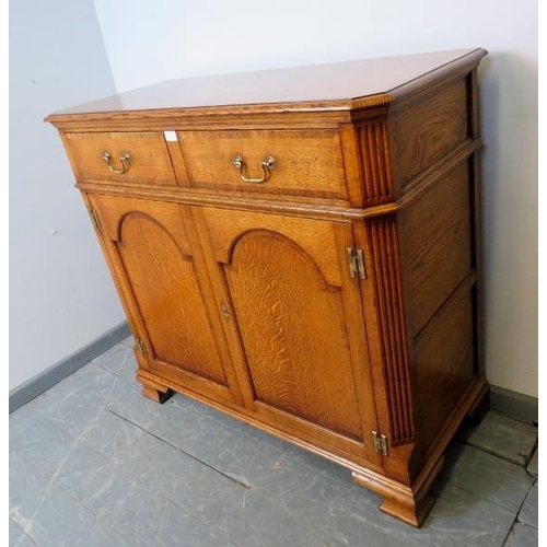 704 - A good quality bespoke golden oak sideboard in the 18th century taste, featuring crossbanded inlay a... 