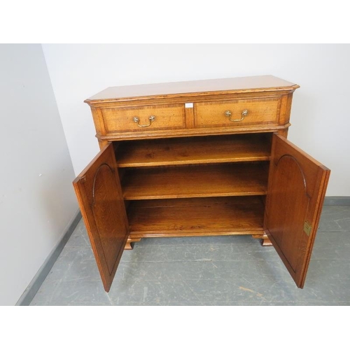 704 - A good quality bespoke golden oak sideboard in the 18th century taste, featuring crossbanded inlay a... 