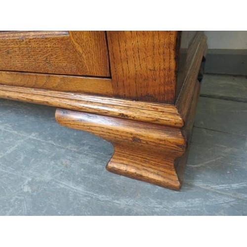 704 - A good quality bespoke golden oak sideboard in the 18th century taste, featuring crossbanded inlay a... 