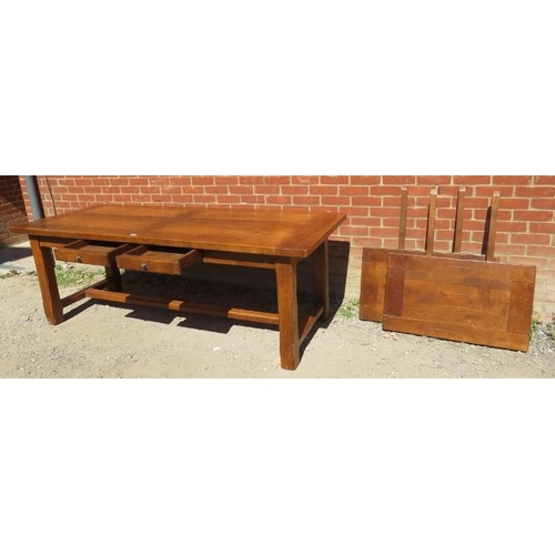 720 - A good quality medium oak 18th century style refectory type dining table, with two frieze drawers, o... 