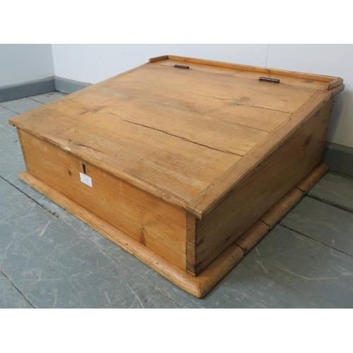 738 - An antique pine table top writing slope with ¾ gallery and rising lid. 
Condition report: No issues.... 