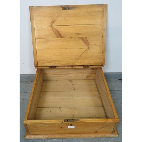 738 - An antique pine table top writing slope with ¾ gallery and rising lid. 
Condition report: No issues.... 