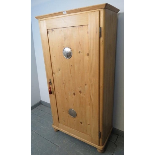 802 - An antique stripped pine pantry cupboard, housing two fitted and two loose shelves, on bun feet.
Con... 