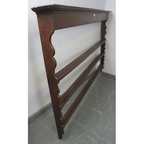 838 - A Georgian oak hanging plate rack with three open shelves and tapering shaped uprights.
Condition re... 